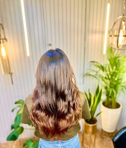 Niks International Salon, FC Road Branch